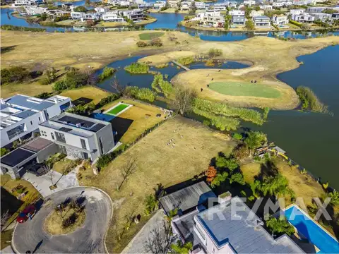 VENTA EN CANTON GOLF AL AGUA Y AL CAMPO DE GOLF