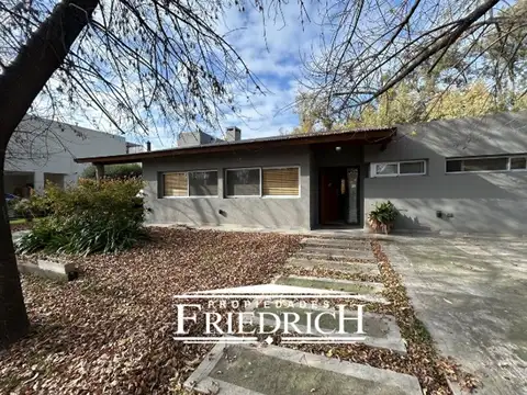 Casa en venta Club de Campo Los Puentes Lujan financia
