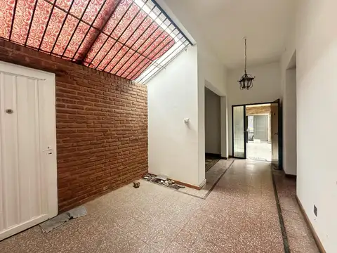 VENTA CASA MULTIFAMILIAR VALENTIN ALSINA GARAGE PATIO JARDIN TERRAZA