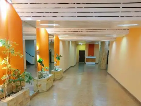 Tucumán e/ Pasteur y Azcuenaga