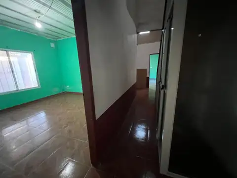 Casa 6 ambientes con 2 baños