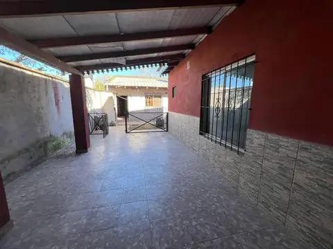 Casa 6 ambientes con 2 baños
