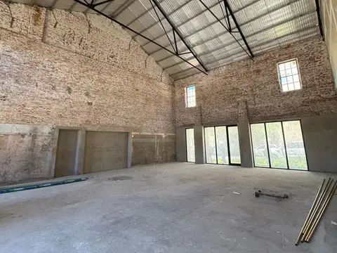 Castelli 150 esq. Becerra