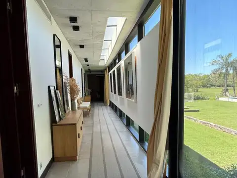 CASA EN VENTA EN CENTAUROS 8 AMBIENTES