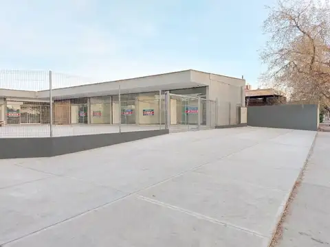 Locales comerciales en Alquiler esquina Tropero Sosa y Pellegrini, Maipú