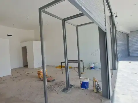 Locales comerciales en alquiler ? Esquina Tropero Sosa y Pellegrini, Maipú