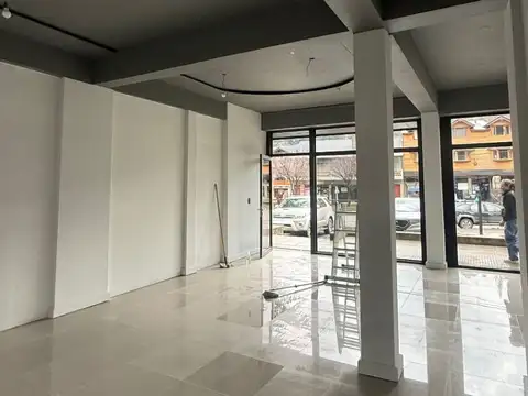 FINA PATAGONIA. Local comercial en alquiler ubicado en San Martin de los Andes