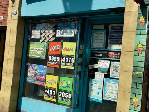 Excelente Local C/ent-piso Muy Comercia