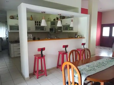 Casa 4 ambientes con 3 baños
