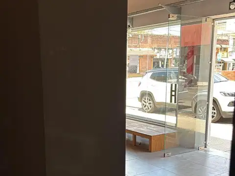 Local en Alquiler Via Púb.