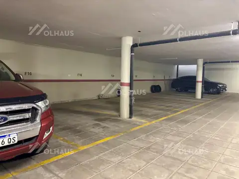 Venta de 44 cocheras en bloque en Floresta