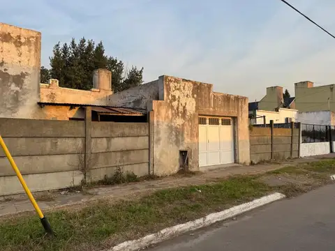 Casa en Venta con 3 cocheras