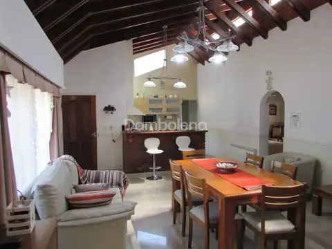 Casa 5 ambientes con 4 baños