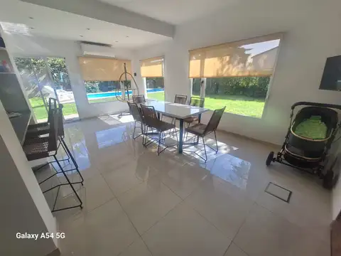 CASA CON PILETA TODO NUEVO BARRIO UNO 4 AMBIENTES