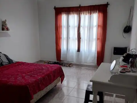 Casa 5 ambientes con 1 baño