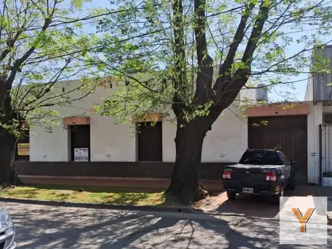 Casa en venta - 3 Dormitorios 2 Baños - Merlo