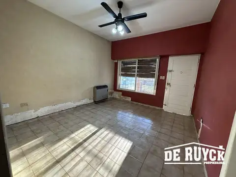 Casa 4 ambientes con 1 baño