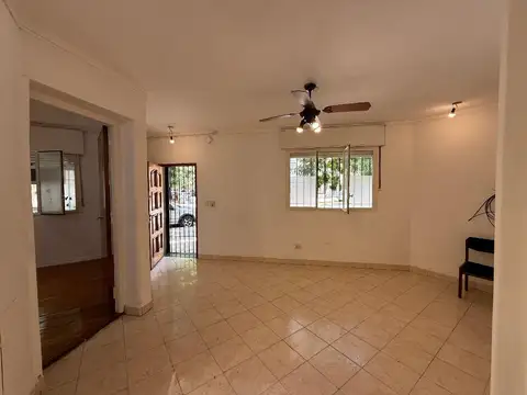 GRAN PH DE 3 AMB, TODO EXTERNO, MUY LUMINOSO, CON PATIO, LAVADERO Y ESCRITORIO. SIN EXPENSAS!