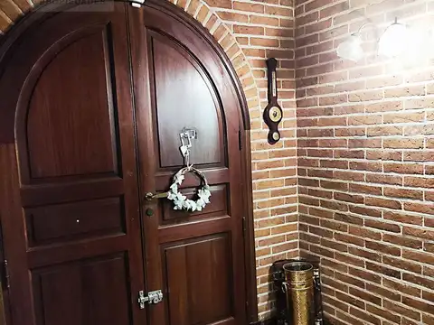 Casa en Venta con 3 cocheras