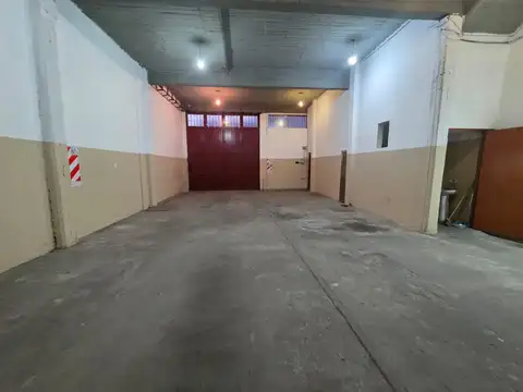 SE VENDE Galpón/Depósito + Dpto en planta alta. en LOMAS DEL MIRADOR