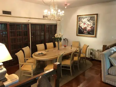 Casa en Venta con 4 cocheras