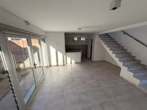 Depto Tipo Casa en Alquiler de 3 ambientes