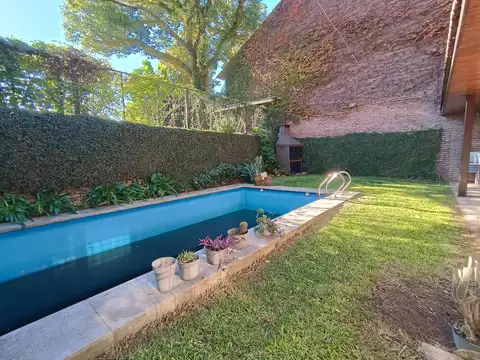 Casa 4 dormitorios con jardín y pileta en La Lucila
