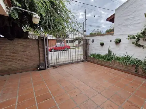 Casa 6 ambientes con 1 baño