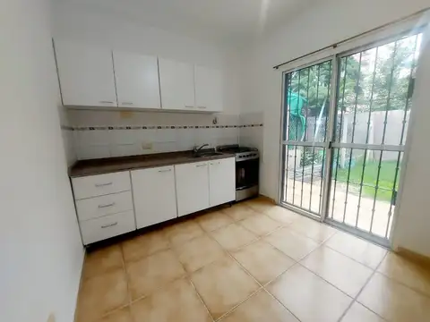 Casa en Alquiler con 1 cochera