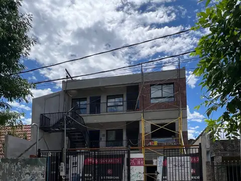 DEPARTAMENTO 2 AMB -  2° PISO AL FRENTE - CON BALCON - ENTREGA ENERO 2026
