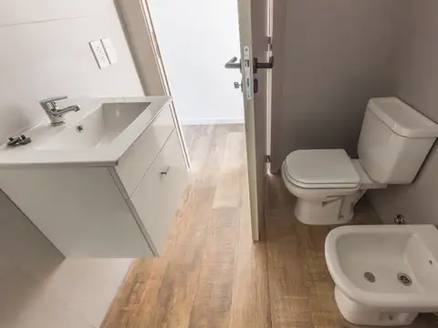 DEPARTAMENTO 2 AMB -  2° PISO AL FRENTE - CON BALCON - ENTREGA INMEDIATA
