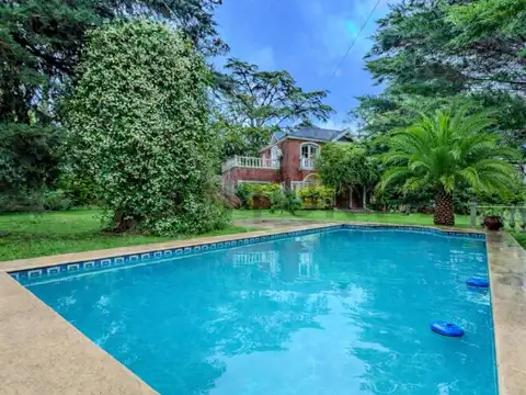 -  IMPERDIBLE QUINTA CON PISCINA Y ASADOR CRIOLLO EN PARQUE LELOIR. APTO CRÈDITO.