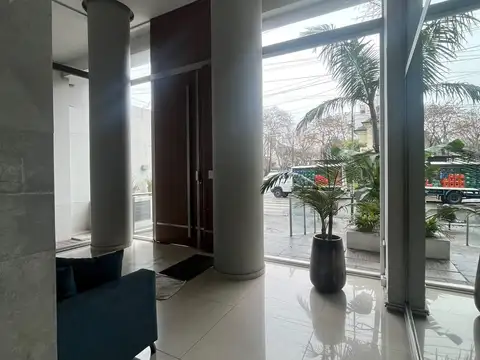 Meeks 400, Piso 17