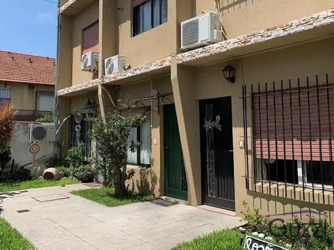 VENTA DÚPLEX 5 AMBIENTES CON JARDÍN EN CARAPACHAY - APTO CREDITO