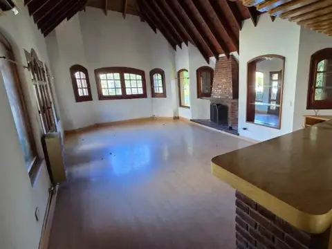VENTA CASA 4 AMB BARRIO EL CARMEN HUDSON