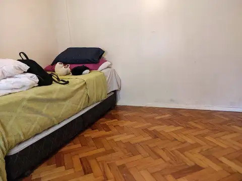 Departamento de 2 Ambientes Amplios Lateral Luminoso 42 m2 Sobre Av. Rivadavia