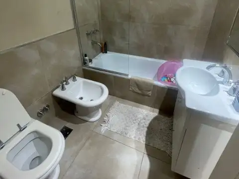 Departamento en Venta de 3 Ambientes con cochera en Bernal Centro