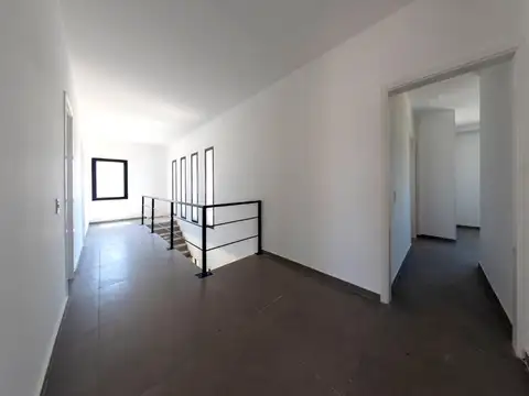 Casa en Venta con 4 cocheras