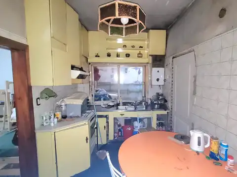 EXCELENTE UBICACIÓN, CASA (2 PH) "Angel J. Carranza 1585" CON BALCÓN, PATIO Y TERRAZA