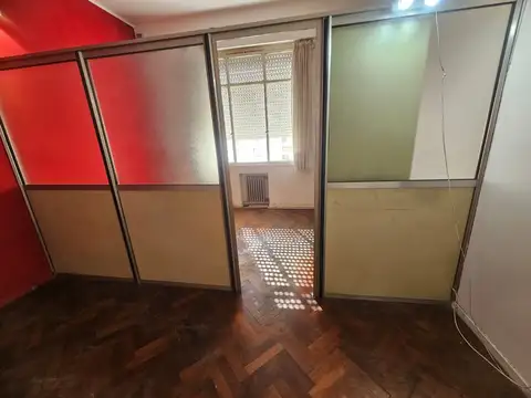 Av Pte Roque Saenz Pena 800