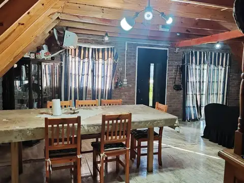 Casa 5 ambientes con 3 baños