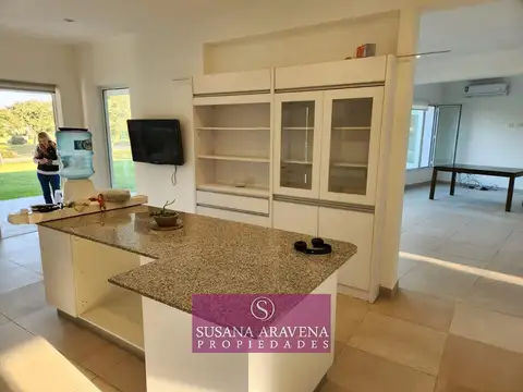 Casa 5 ambientes con 3 baños