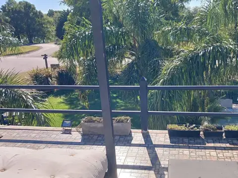 Avenida Del Lago 100