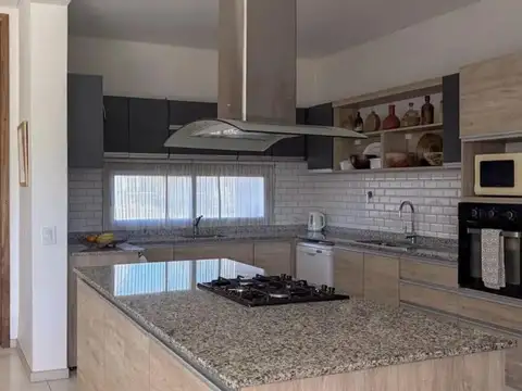 Casa en Venta en Lunlunta, USD 245.000