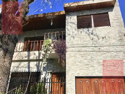 Venta Casa - en Flores 5 amb 3 baños 4 dormitorios Patio