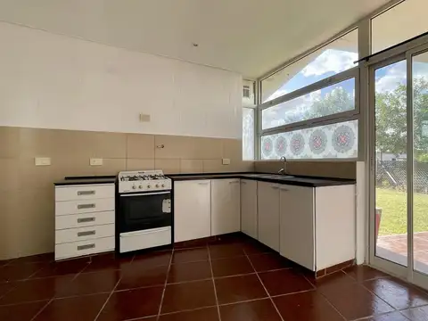 Casa 5 ambientes con 3 baños