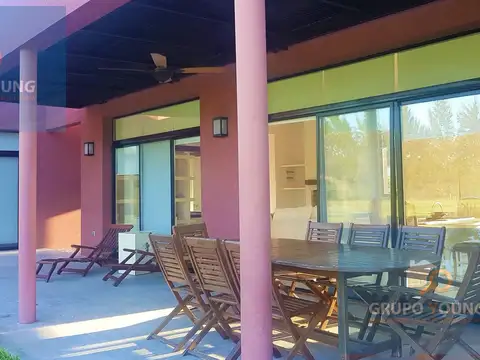 Casa 5 ambientes con 3 baños