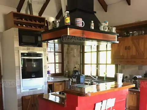 Casa 5 ambientes con 4 baños