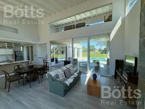 Casa 3 ambientes con 2 baños