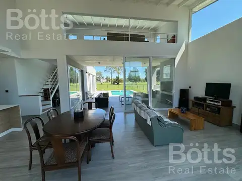 Casa en Venta con 1 cochera
